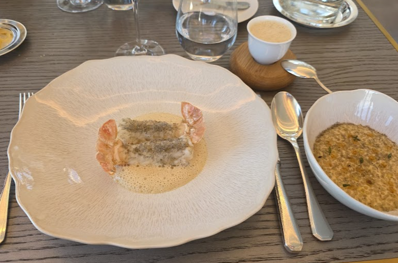 Le Jules Verne signature dishes La Langoustine Ou Le Ris De Veau
La Langoustine
Le Fromage